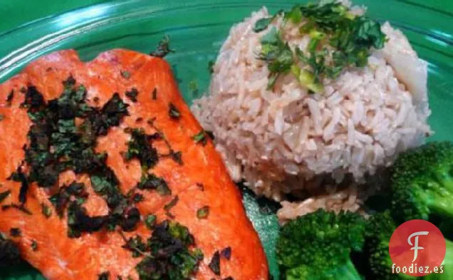 Salmón A La Parrilla Con Chile Y Cilantro Con Arroz De Jengibre