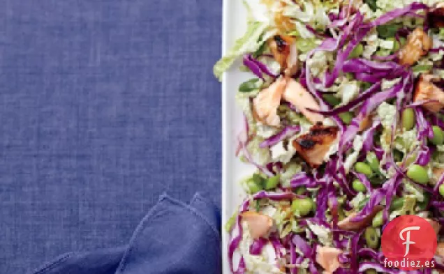 Ensalada de Repollo y Salmón Rallado