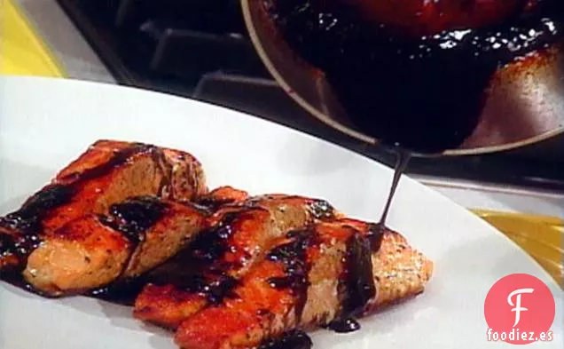 Salmón Cocido en Sartén con Glaseado de Vinagre Cítrico y Judías Verdes