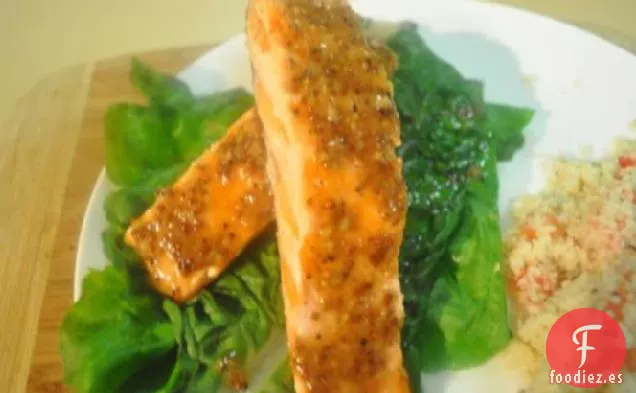 Salmón Glaseado de Mostaza y Jengibre Criollo a la Parrilla