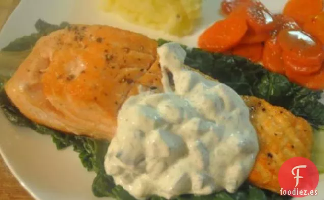 Salmón A La Parrilla Con Salsa De Pepino Picante