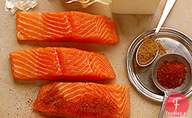 Salmón Friccionado con Papaya y Cebolletas