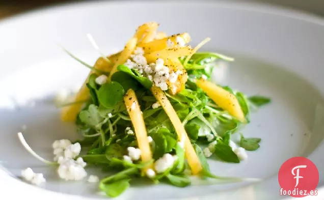 Ensalada De Melocotón Verde Con Queso Feta