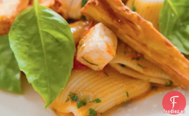 Rigatoni de Marc Vetri con Pescado Espada, Tomate y Berenjena Fritas