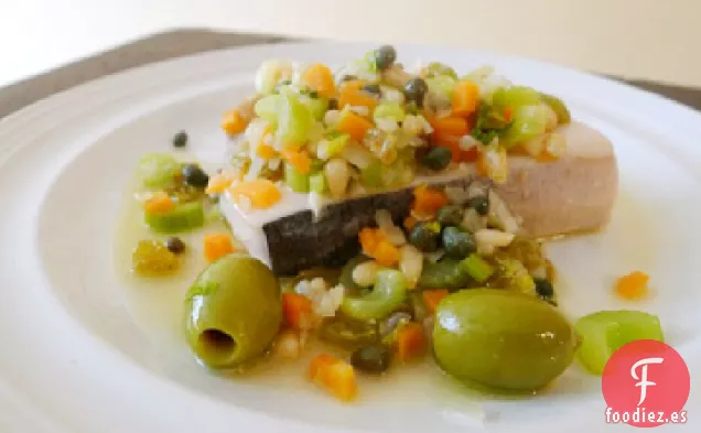 El Arte de Comer el Pez Espada con Aceitunas, Apio, Ajo, Vinagre y Menta