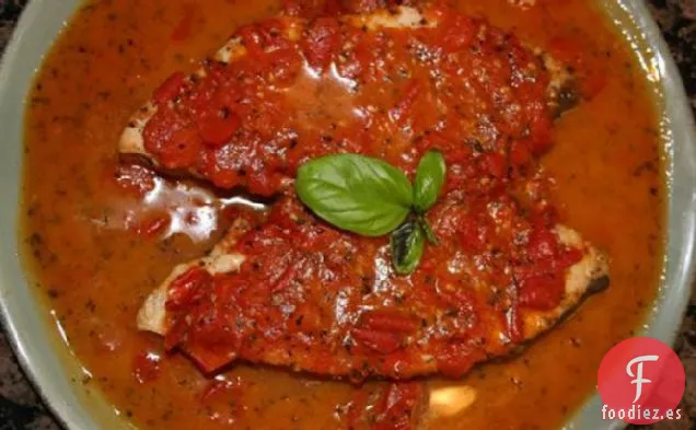 Filetes de pez Espada con Salsa de Tomate y Albahaca