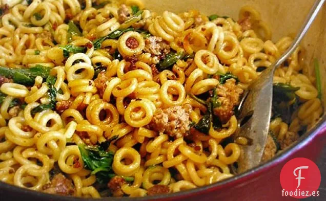 Pasta Anelletti Con Salchichas Y Verduras