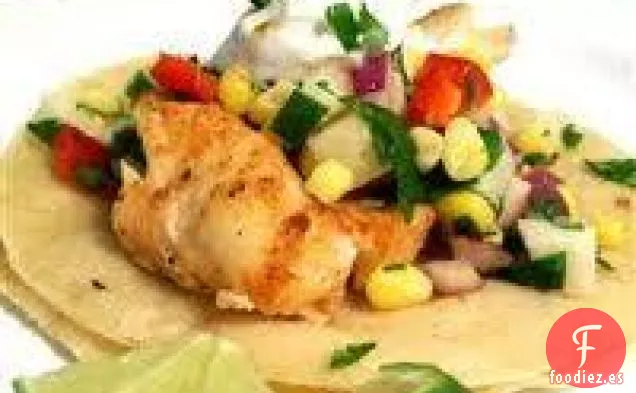 Tacos De Pescado De Tilapia A La Parrilla Con Salsa De Adobo
