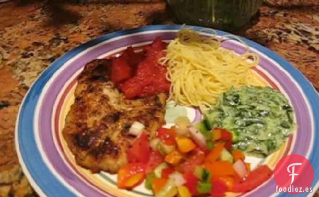 Tilapia Con Costra De Hierbas Y Parmesano Con Salsa De Tomate Rápida