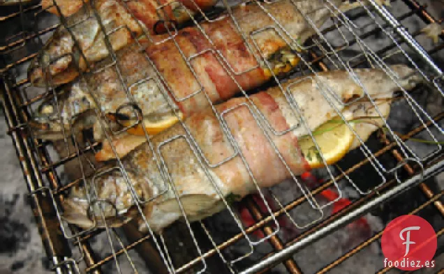 Receta de Trucha de Fogata con Hierbas y Tocino