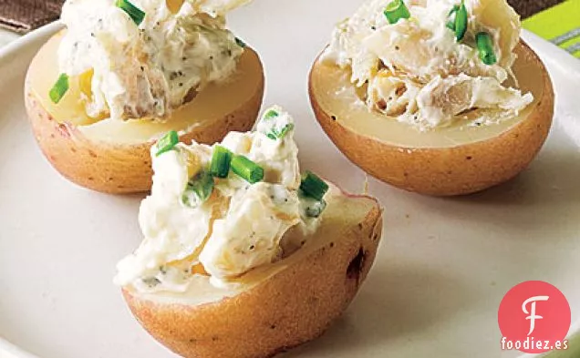 Canapés de Patata Rellenos de Crema Agria y Trucha Ahumada