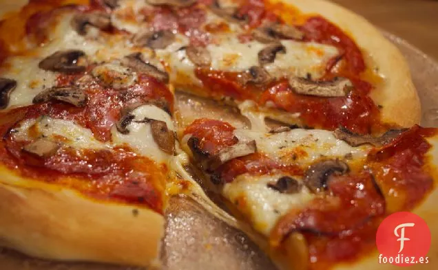 Receta de Pizza de Tocino y Mozzarella Fresca