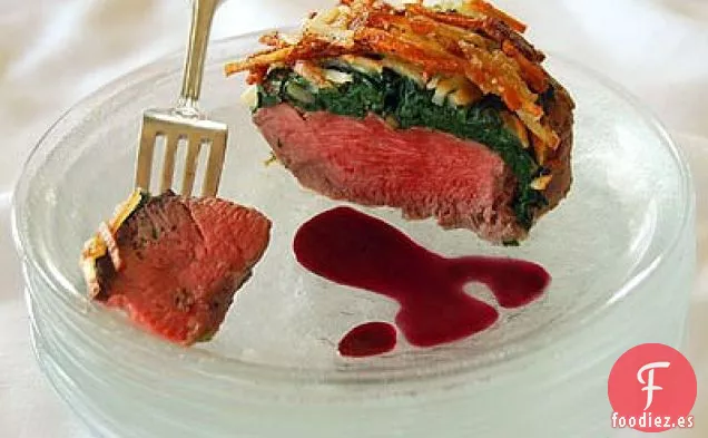 Filete Mignon Con Costra De Patata Con Salsa De Rúcula y Granada