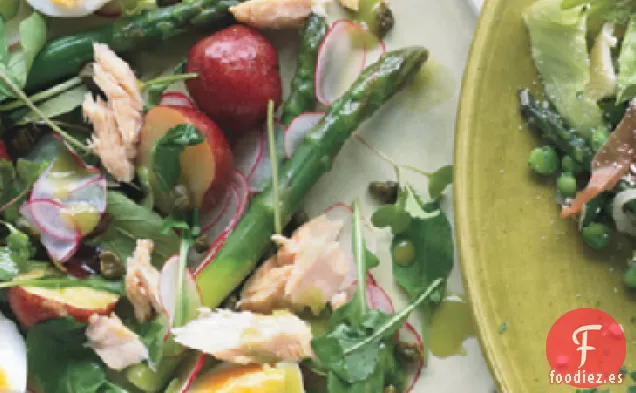 Ensalada de Atún, Espárragos y Patata Nueva con Vinagreta de Cebollino y Alcaparras Fritas