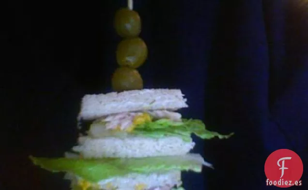 Sandwich de Atún y Aceitunas de Linda (Sándwiches) o Rollos para los dedos