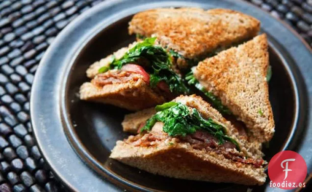 Blt De Tocino Ahumado Con Rúcula
