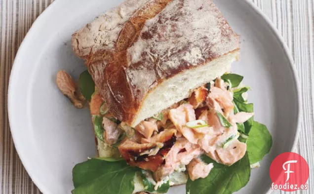 Sándwiches De Ensalada De Salmón Con Chapata