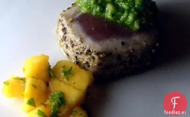 Medallones de Atún Con Chutney de Papaya y Pesto de Cilantro