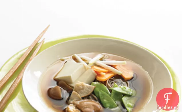 Sopa de Fideos Asiáticos con Verduras de Invierno y Tofu
