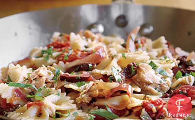 Atún y Farfalle Puttanesca