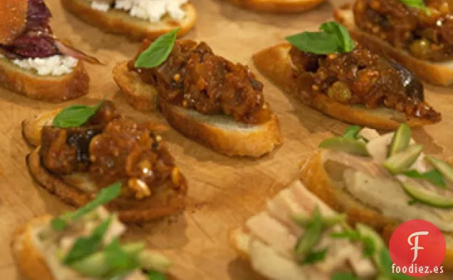 Crostini con Puré de Atún y Frijoles Blancos