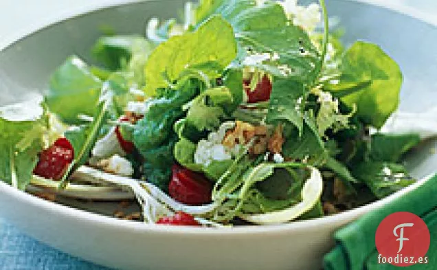 Ensalada De Rúcula, Frisé Y hojas Rojas Con Fresas