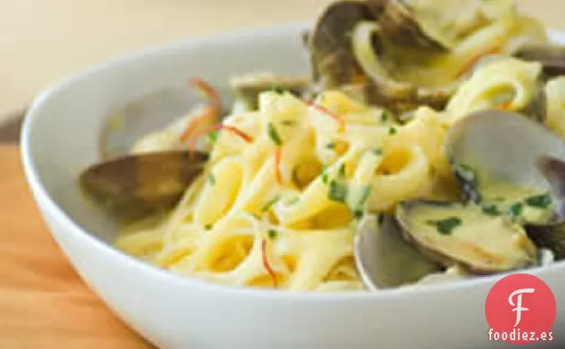 Linguini con Almejas en Salsa Alfredo Azafrán