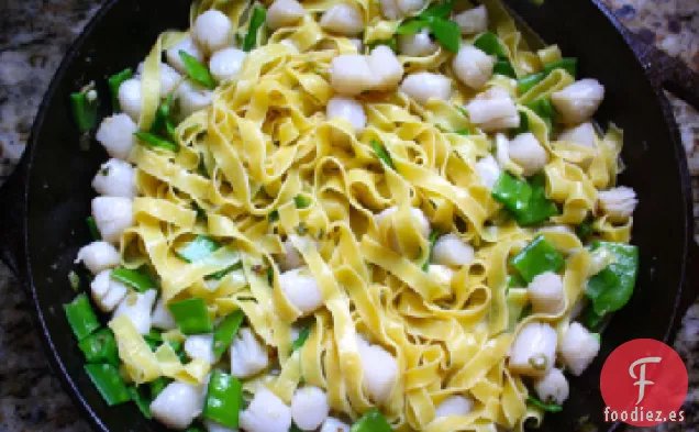 Fideos con Vieiras, Guisantes y Salsa de Jengibre