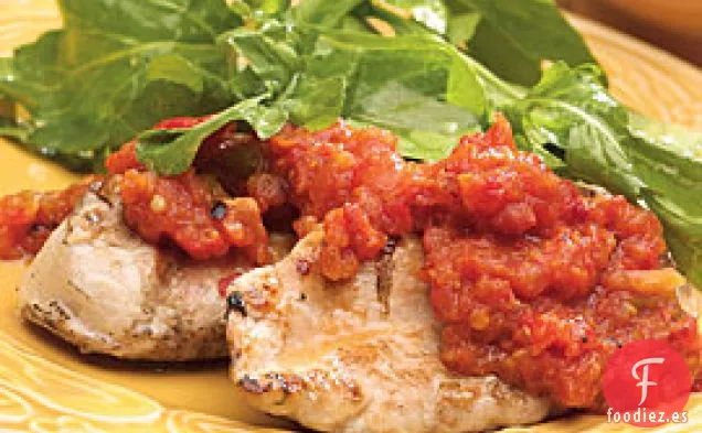Ensalada de rúcula y Pollo A La Parrilla Con Salsa De Tomate A La Parrilla
