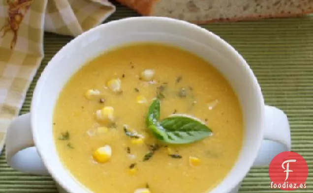 Sopa de Maíz de Finales de Verano con Hierbas Frescas from de los Hamptons