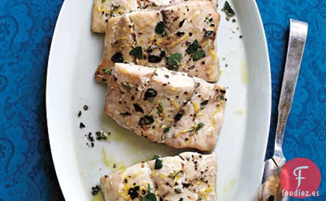 Lubina Rayada Asada con Hierbas y Limón