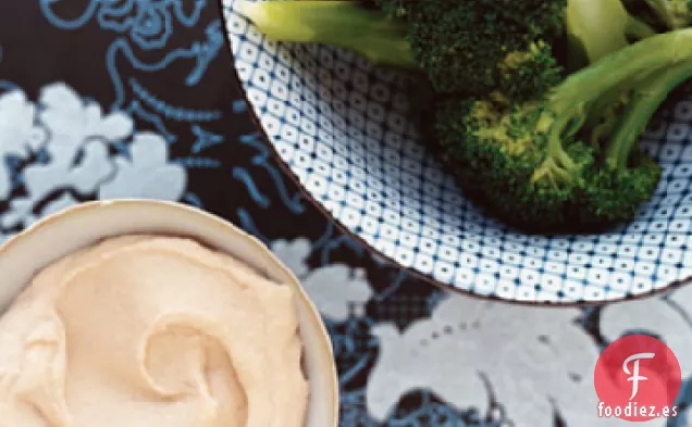 Brócoli con Salsa Cremosa de Frijoles Blancos