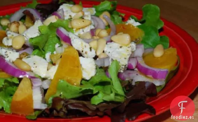 Ensalada de Remolacha Bebé Con Rúcula y Queso de Cabra