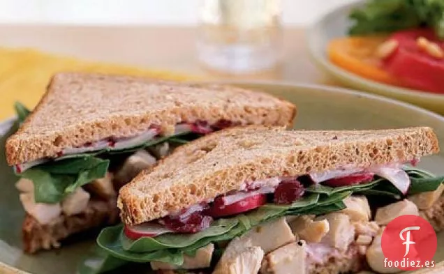 Sándwiches de Pollo Asado y Arándanos