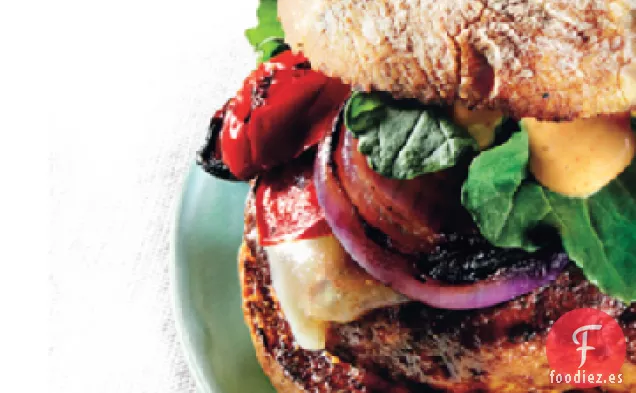 Hamburguesas de Pavo a la Parrilla con Queso Cheddar y Alioli Ahumado