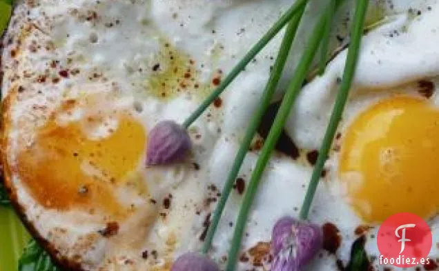 Huevos Fritos Balsámicos Con Verduras Marchitas (En Menos De 10 Minutos)