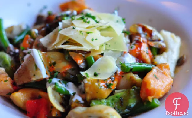 Ñoquis de Batata Con Queso de Cabra y Ensalada Marchita
