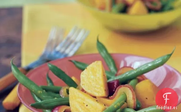 Ensalada Cítrica de Cebolla Roja en Escabeche y Remolacha Dorada con Judías Verdes
