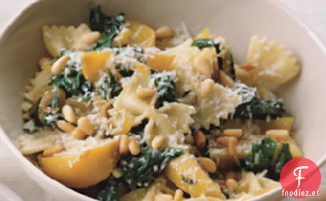 Farfalle con Remolacha Dorada, Hojas de Remolacha y Piñones