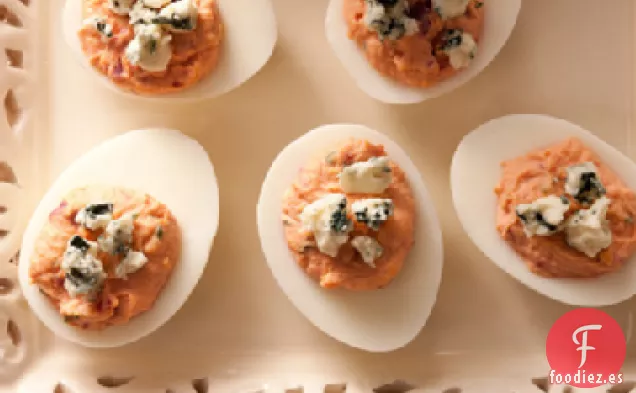 Receta de Huevos Rellenos de Remolacha con Queso Azul Ahumado