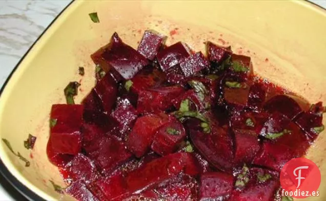 Verduras de Primavera Con Remolacha y Queso de Cabra