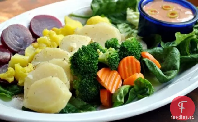 Plato de Ensalada de patata, Remolacha, coliflor y Brócoli