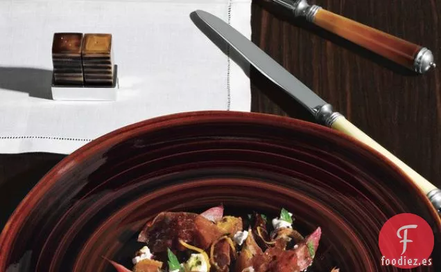 Ensalada de Remolacha con Pan de Maíz y Jamón de Campo