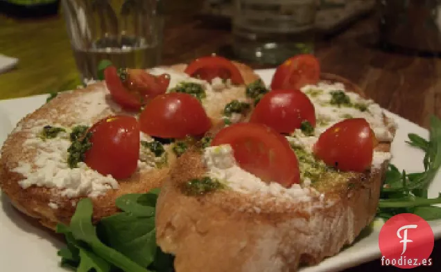 Bruschetta de Remolacha Asada y Queso de Cabra