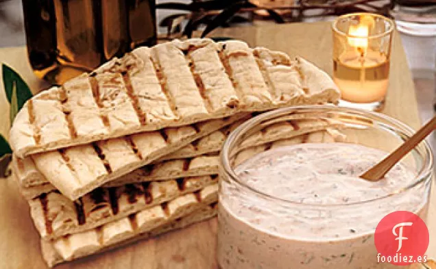 Salsa de Remolacha, Garbanzos y Almendras con Chips de Pita