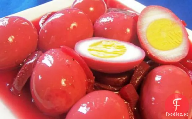 Huevos de Remolacha Roja en Escabeche