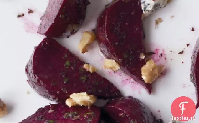 Ensalada de Remolacha Asada con Queso Azul y Nueces