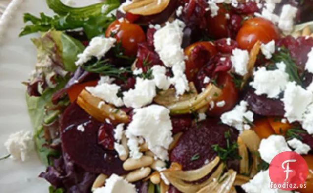 Ensalada de Mesclun con Verduras, Queso de Cabra y Ajo Crujiente