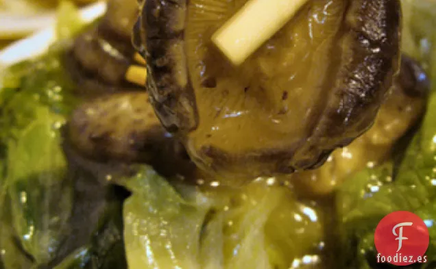 Verduras Salteadas con Cerdo, Shiitakes y Salsa de Frijoles Negros