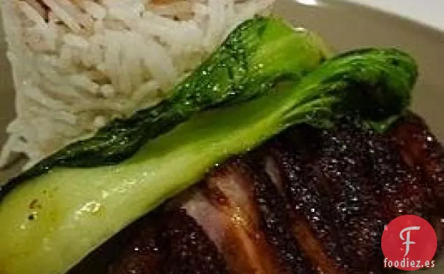 Pechuga de Pato Frita Con Salsa de Soja y Miel y Pak Choi